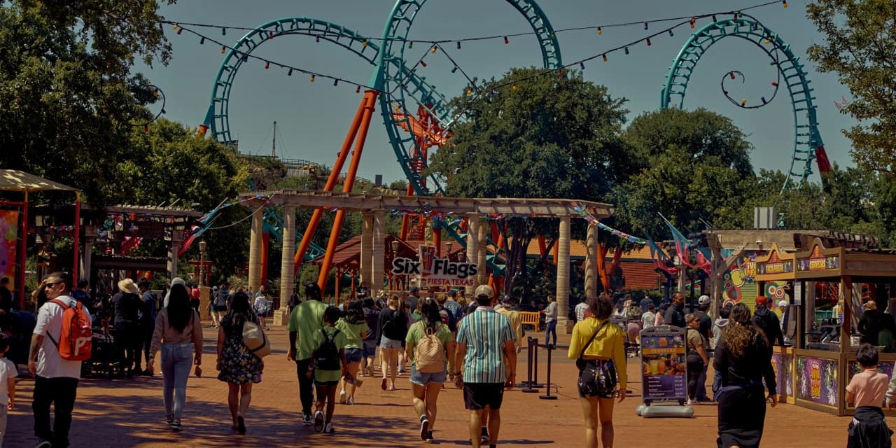 Exclusive | Activist Jana Partners Urges Six Flags to Explore Sale - WSJ